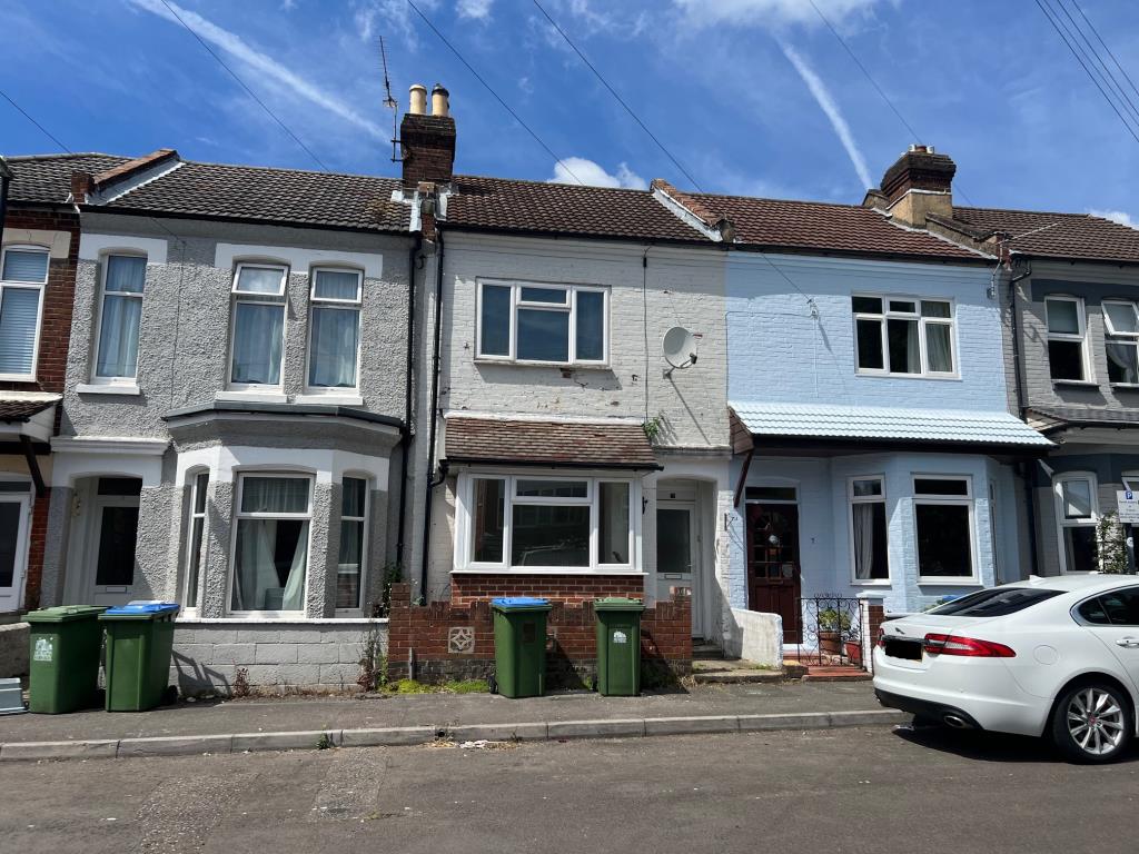 Lot: 44 - TERRACED HOUSE FOR IMPROVEMENT - Outside elevation of terraced house